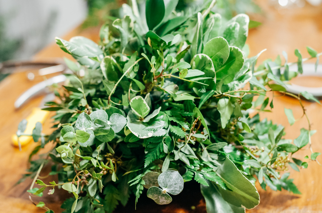 How to make a lush posy table arrangement like a florist - greening up