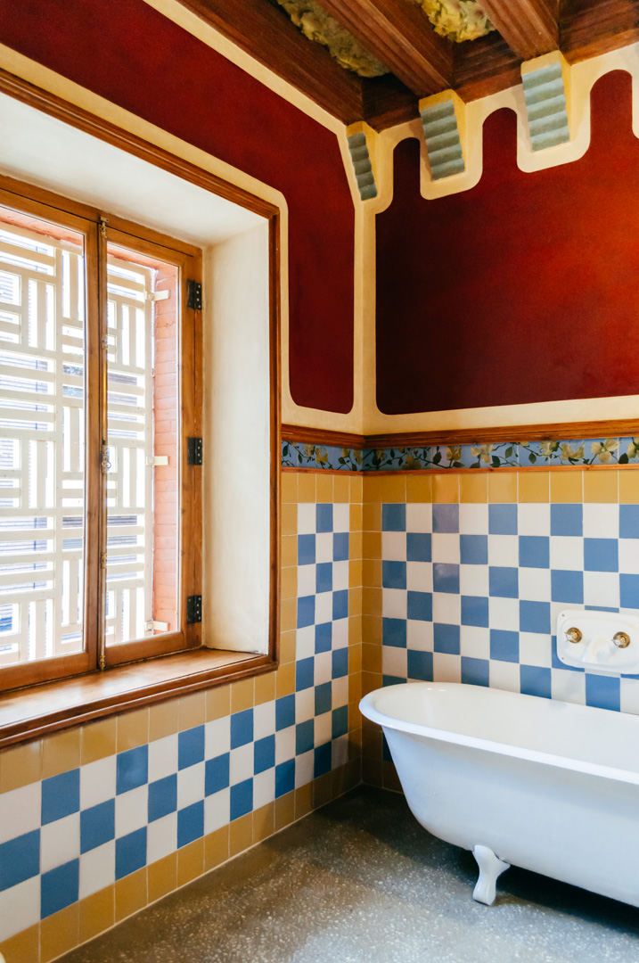Gaudí’s Casa Vicens: complete architecture and interior guide bathroom 3